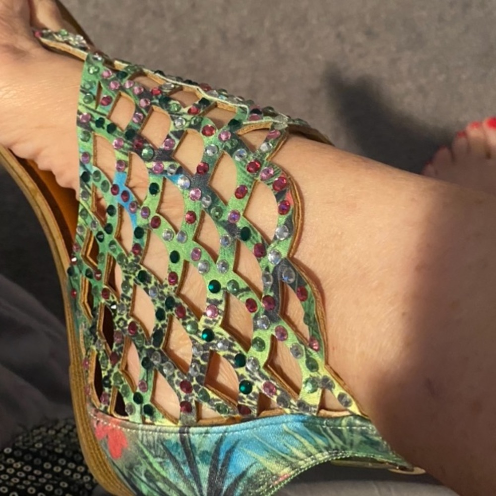 Mermaid shoes.   🧜‍♀️Slip in 🧜‍♀️zipper back 🧜‍♀️really cute,  crystals.🧜‍♀️